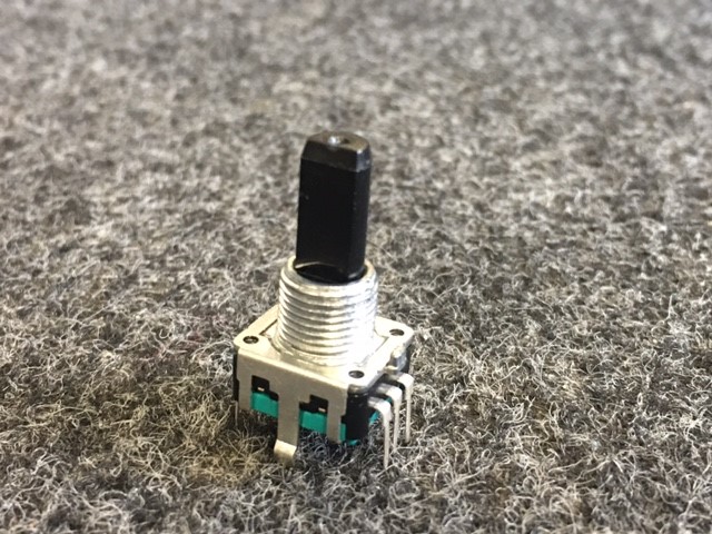 Encoders 'under screen' met push functie all X32 , M32R , M32R live , shaft 11mm NO M32 and M32 live NOT available. Order pcb.