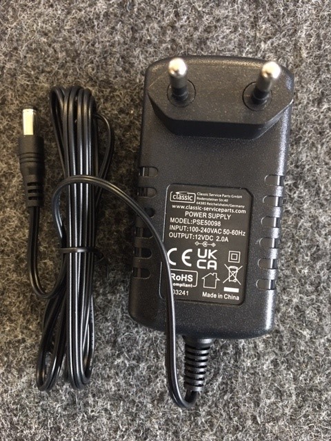 [PSE50098 EU] Univ. Power Supply Adapter 12v 2A Positive Pole Inside