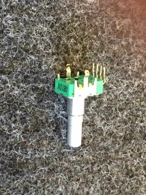 [CT11-00390-000] L'encodeur Behringer wing n'est pas disponible. Commandez le pcb à la place (CP06-00229-000). Veuillez envoyer un mail pour les reconditionnés.